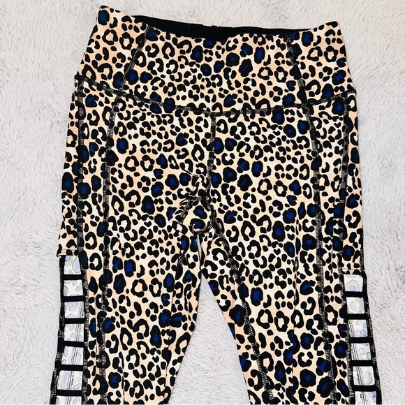 VSX cheetah print caged matching set - Picture 6 of 12